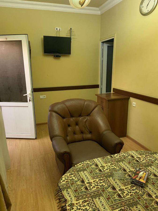 Tnak Hotel Ереван Экстерьер фото