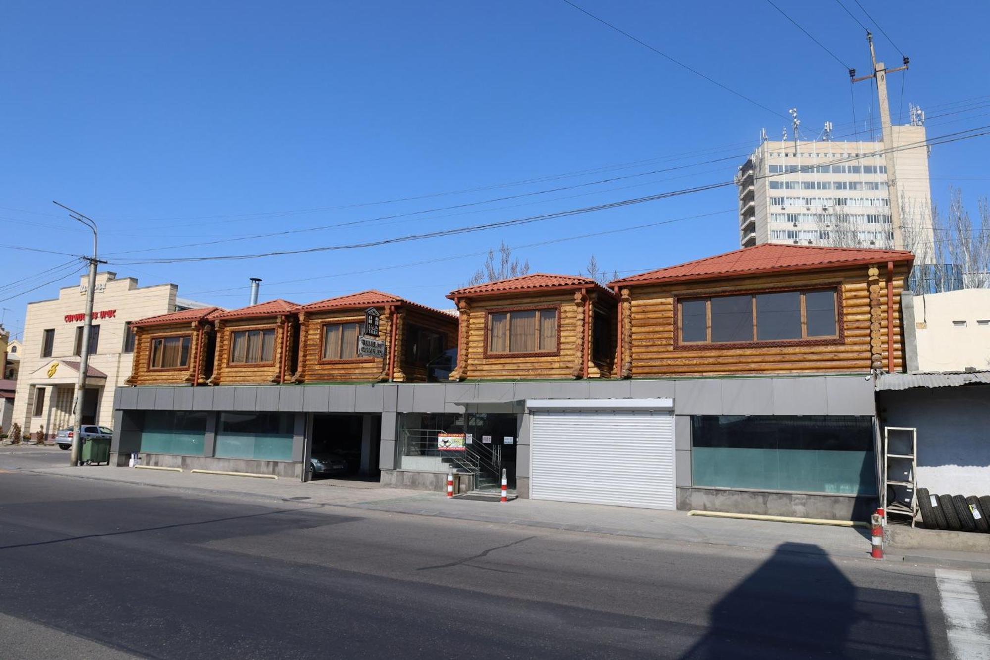 Tnak Hotel Ереван Экстерьер фото