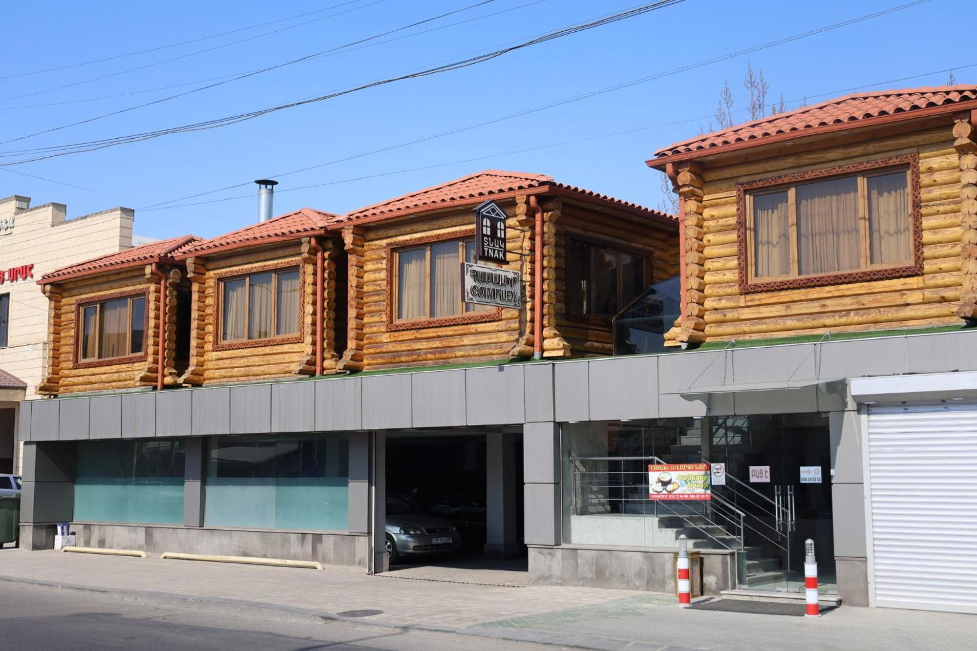 Tnak Hotel Ереван Экстерьер фото