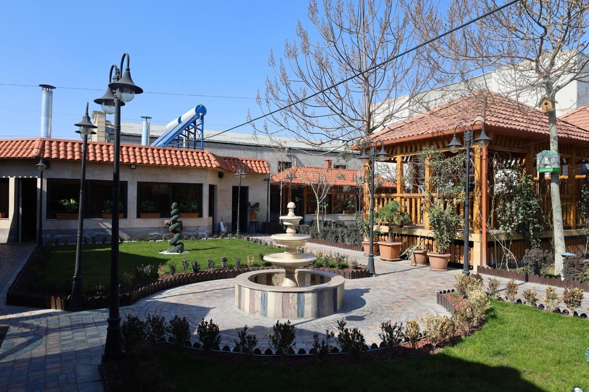 Tnak Hotel Ереван Экстерьер фото